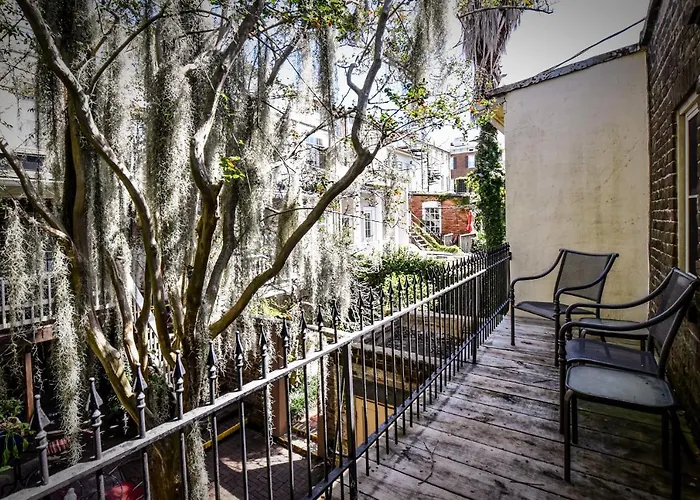 Savannah Inn
